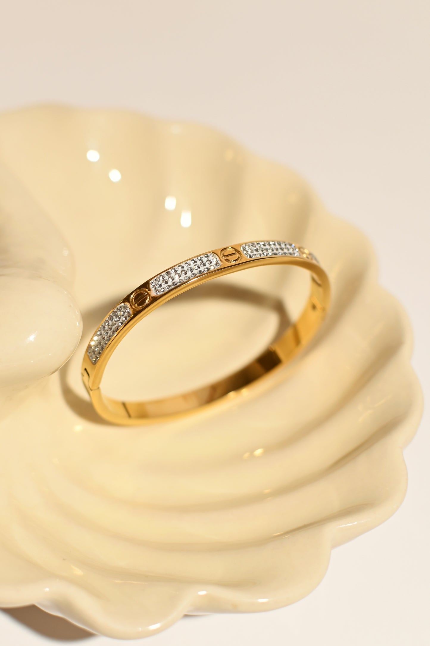 LOVE AMORE Bangle