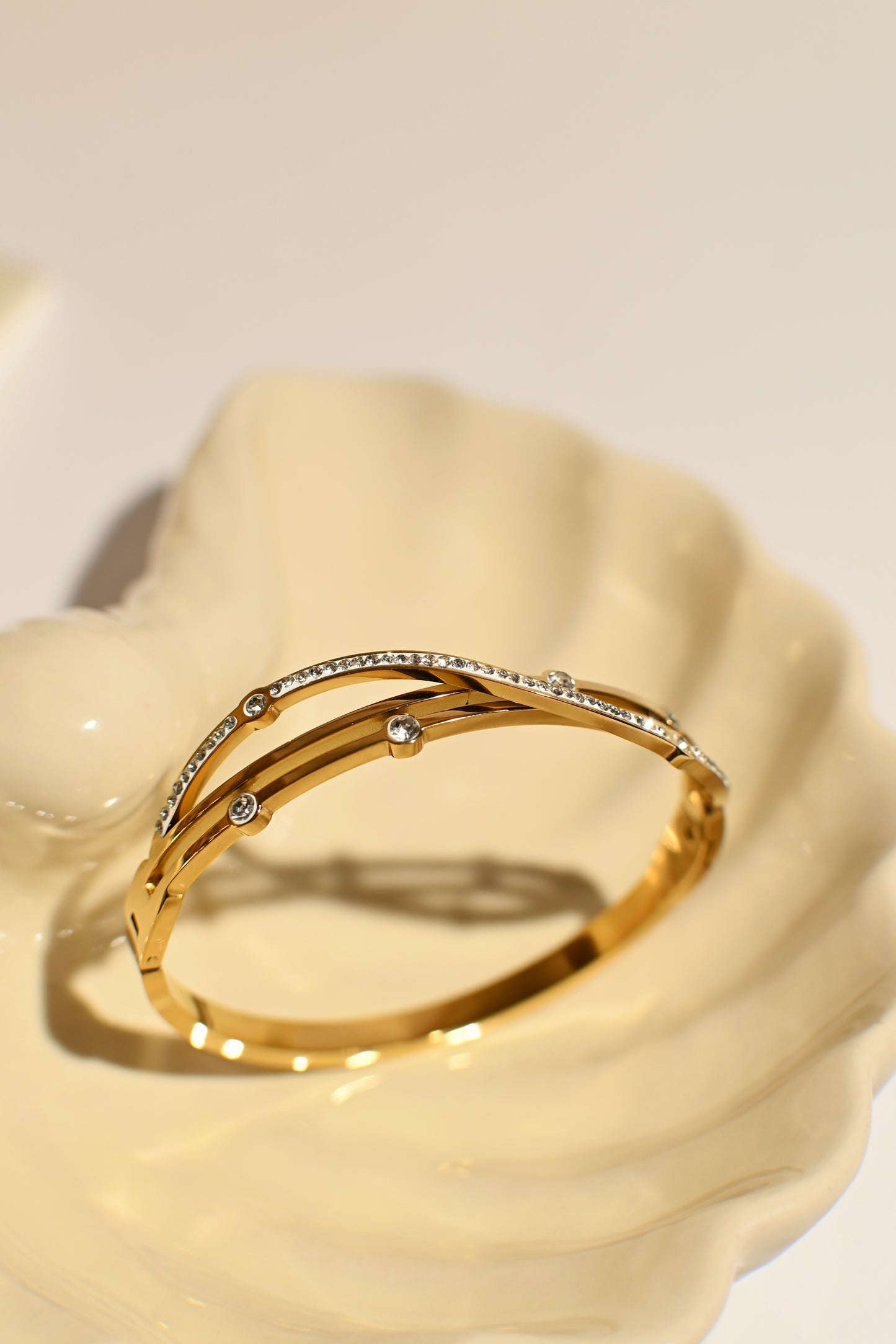 CRYSTAL WOMAN CROSS Bangle