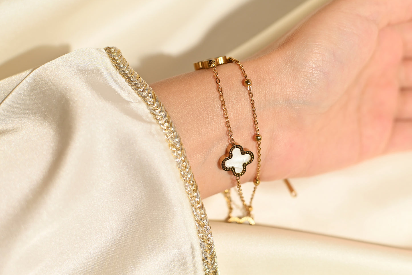 CLOVER DOUBLE CHAIN WHITE BRACELET