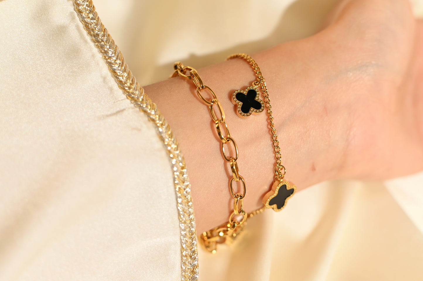 CLOVER DOUBLE CHAIN BLACK BRACELET