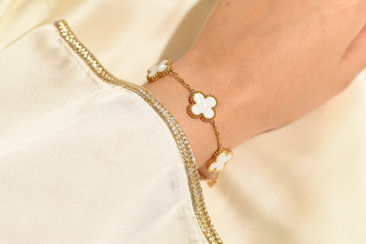 CLOVER SINGLE WHITE BRACELET