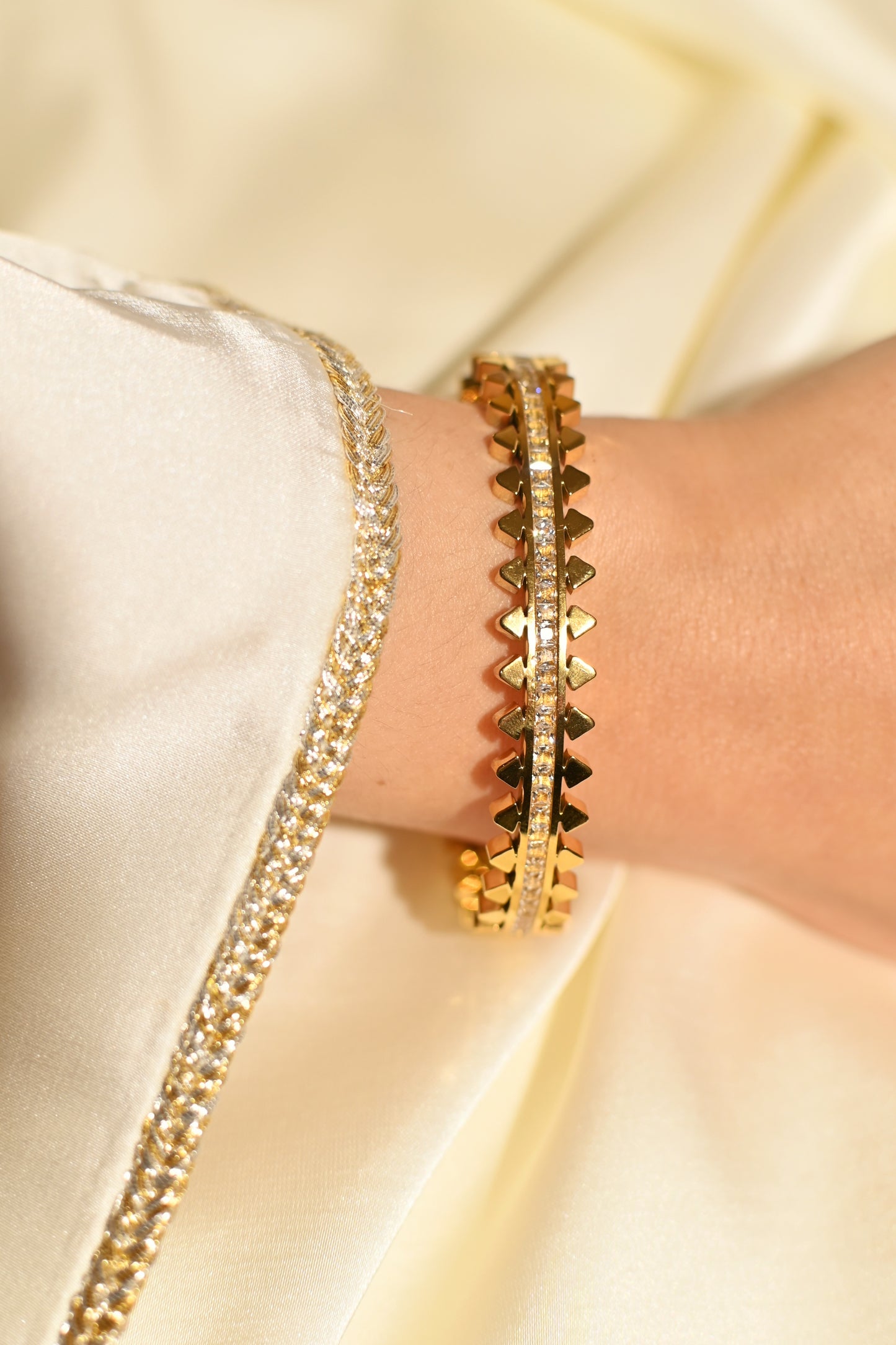 DOUBLE TRIANGLE TENNIS Bangle