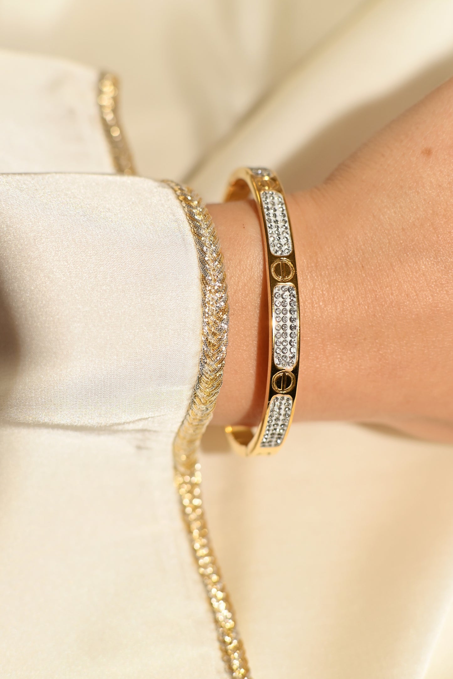 LOVE AMORE Bangle