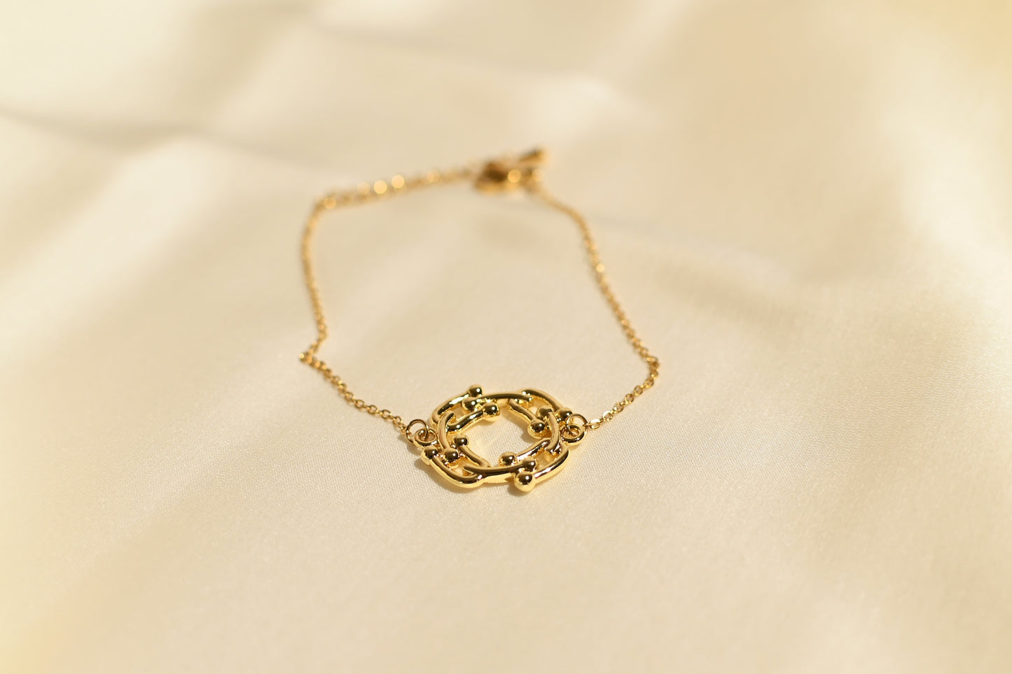 CIRCLE CUT BRACELET
