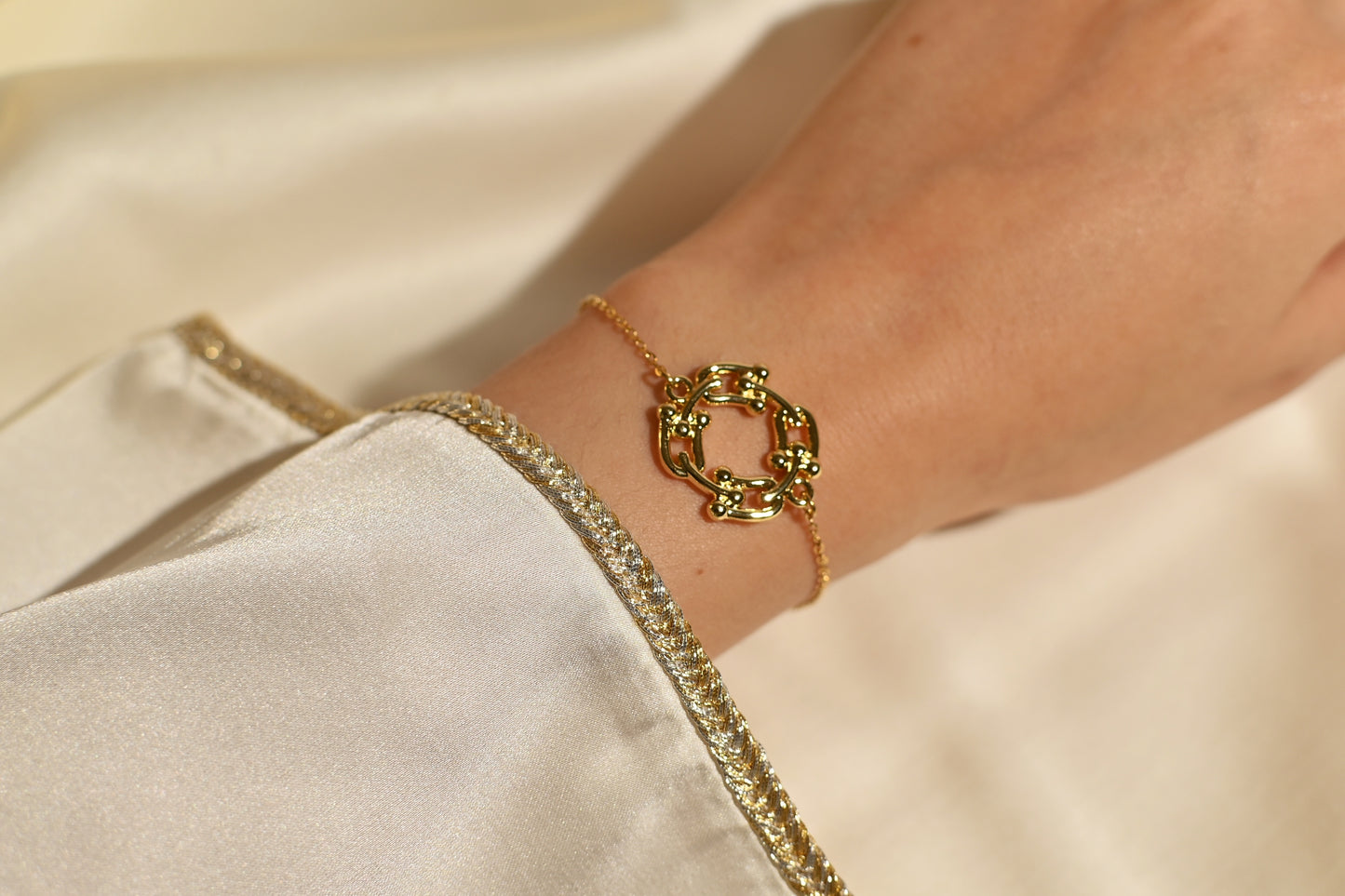 CIRCLE CUT BRACELET