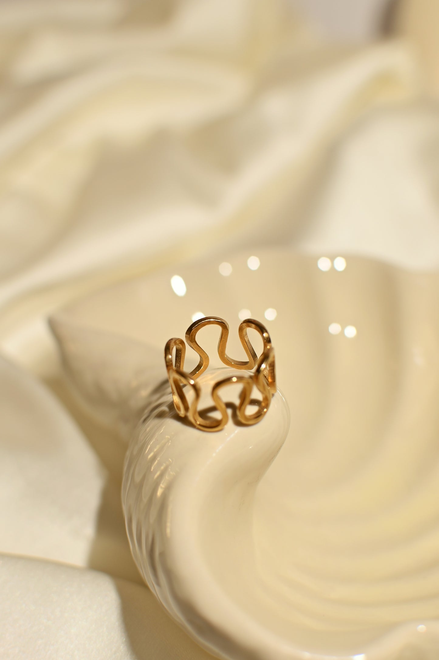 ZIGZAG CURLS RING