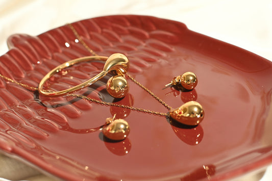 ELARA SET(3 Piece Necklace, Bangle and Earring Set)