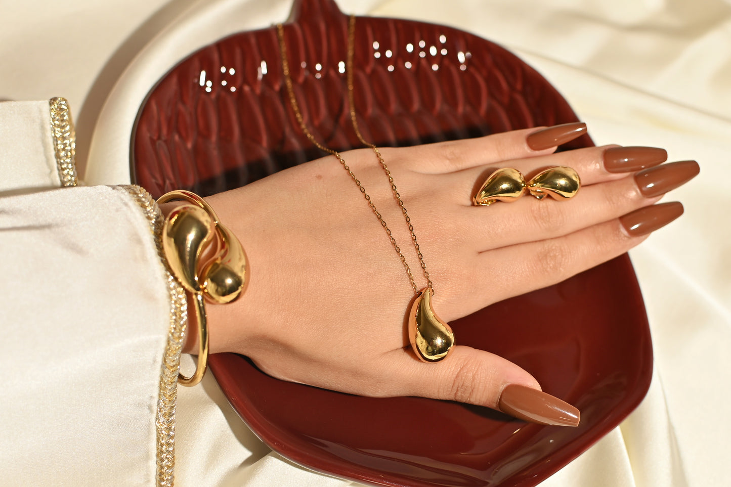 ELARA SET(3 Piece Necklace, Bangle and Earring Set)